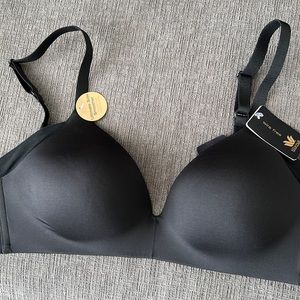 Brand new with tags Wacoal wireless bra- Ultimate Side Smoother - black